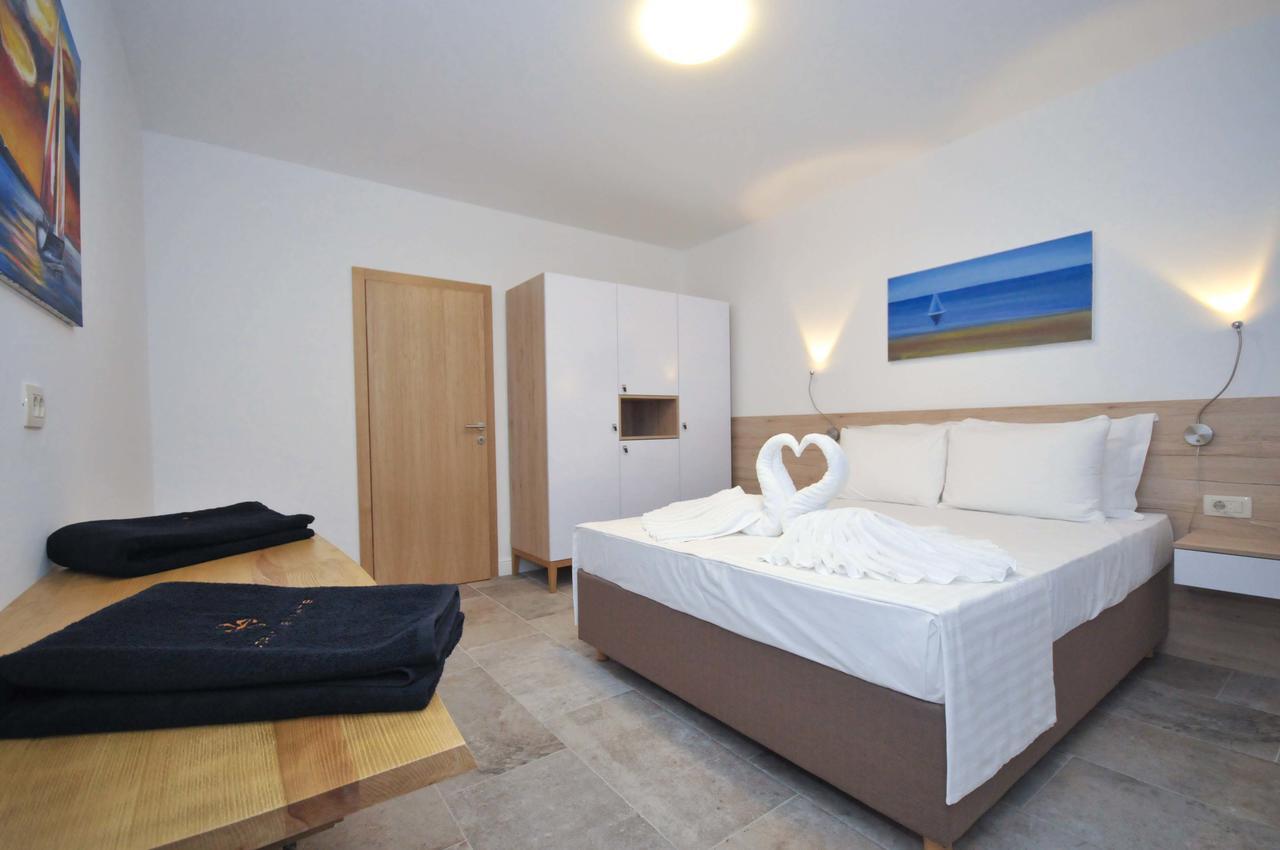 Corso Levante Luxury Suites Petrovac Екстериор снимка