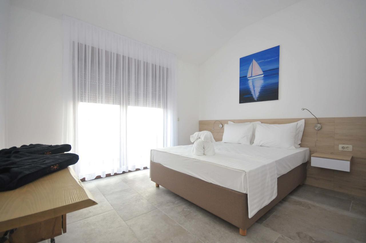 Corso Levante Luxury Suites Petrovac Екстериор снимка