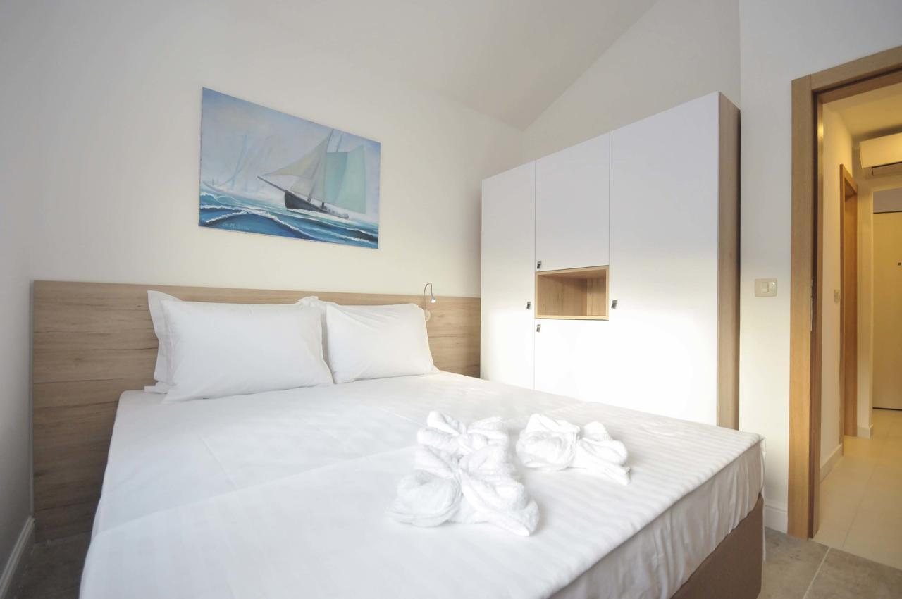 Corso Levante Luxury Suites Petrovac Екстериор снимка