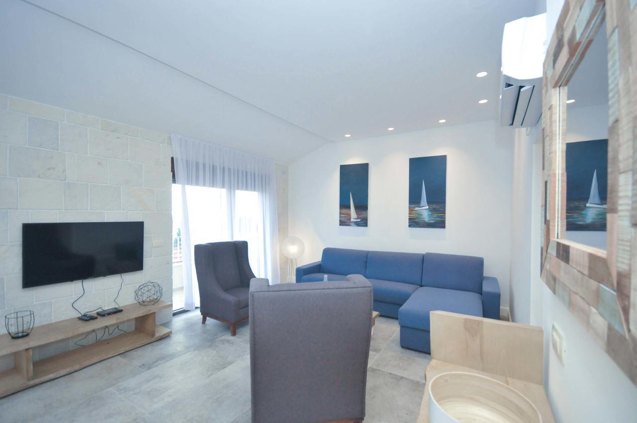 Corso Levante Luxury Suites Petrovac Екстериор снимка