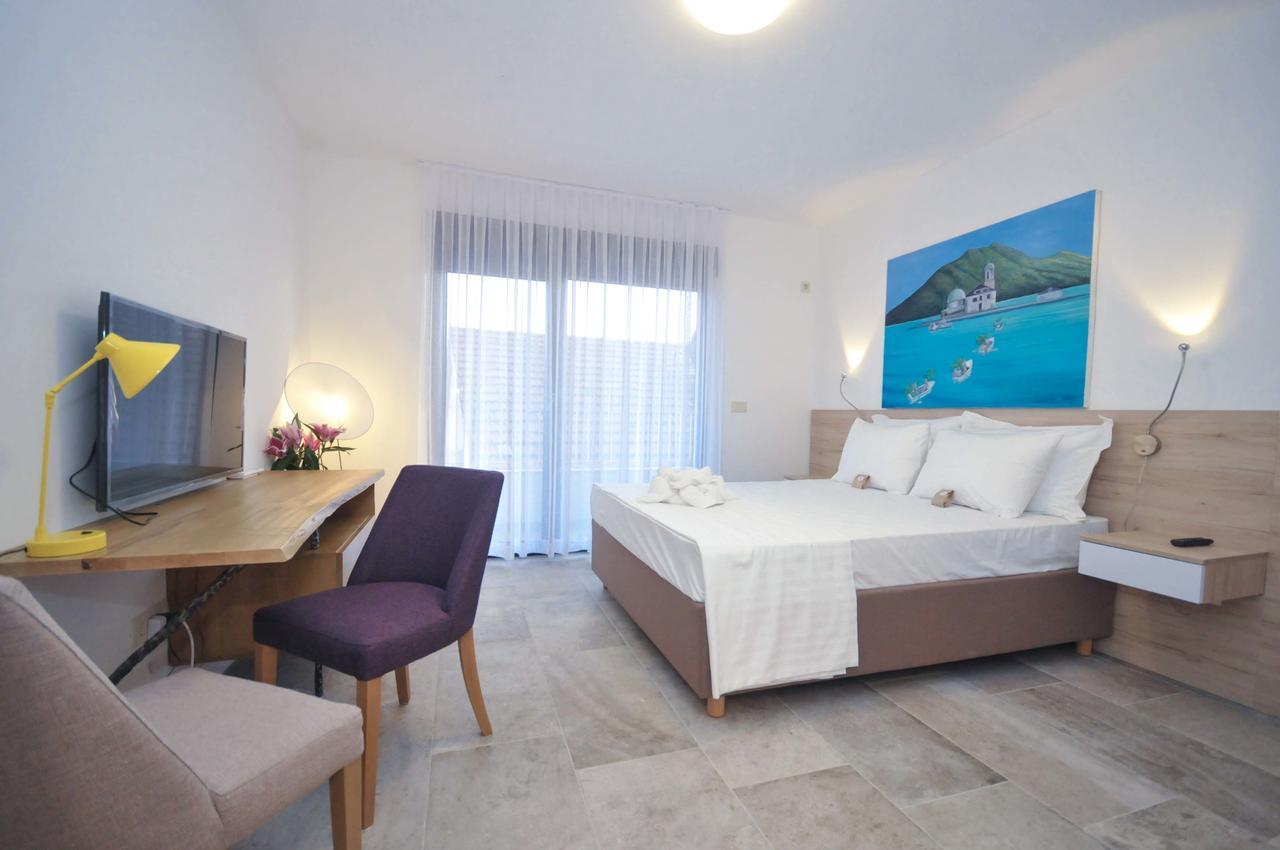 Corso Levante Luxury Suites Petrovac Екстериор снимка