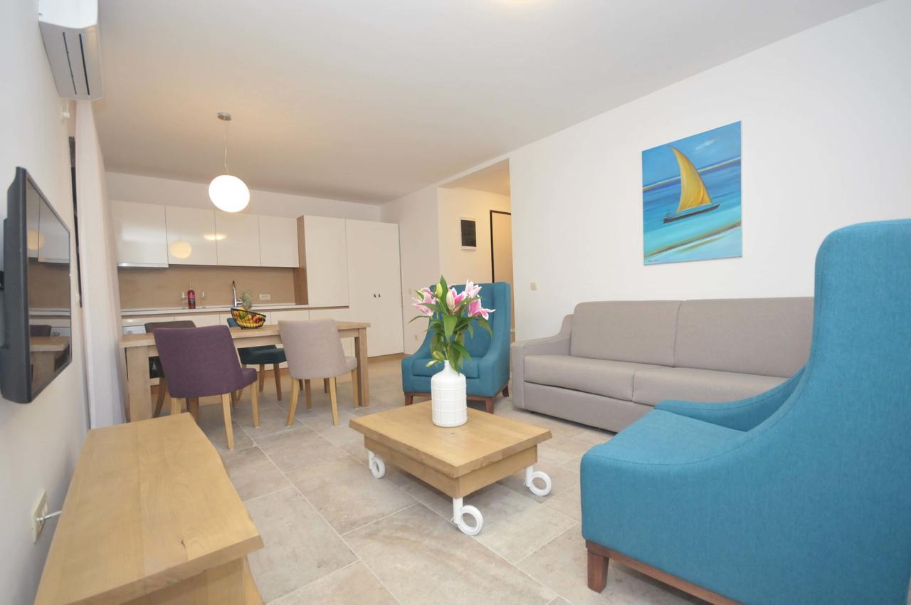 Corso Levante Luxury Suites Petrovac Екстериор снимка