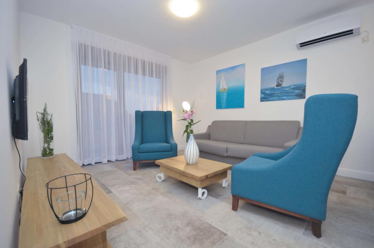 Corso Levante Luxury Suites Petrovac Екстериор снимка