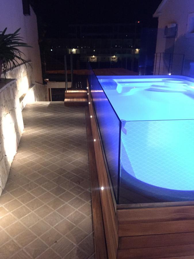 Corso Levante Luxury Suites Petrovac Екстериор снимка